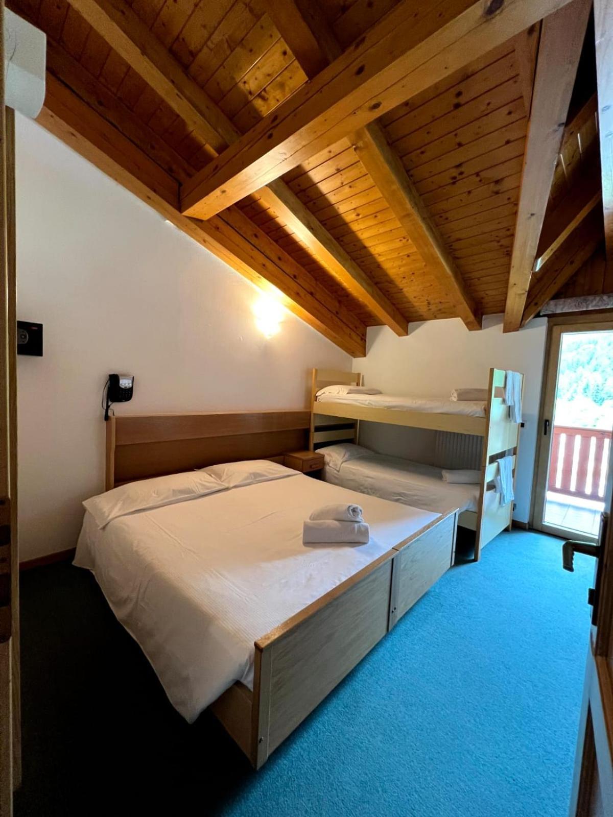 Hotel Laste' Caldes Luaran gambar