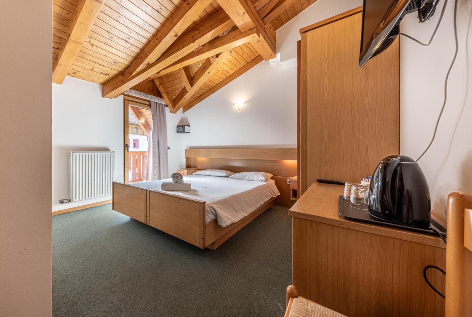 Hotel Laste' Caldes Luaran gambar