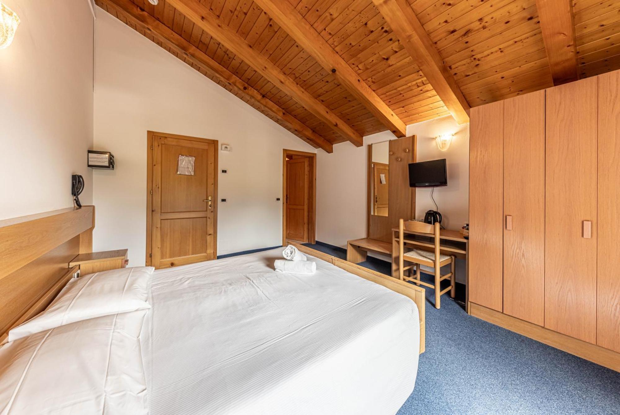 Hotel Laste' Caldes Luaran gambar